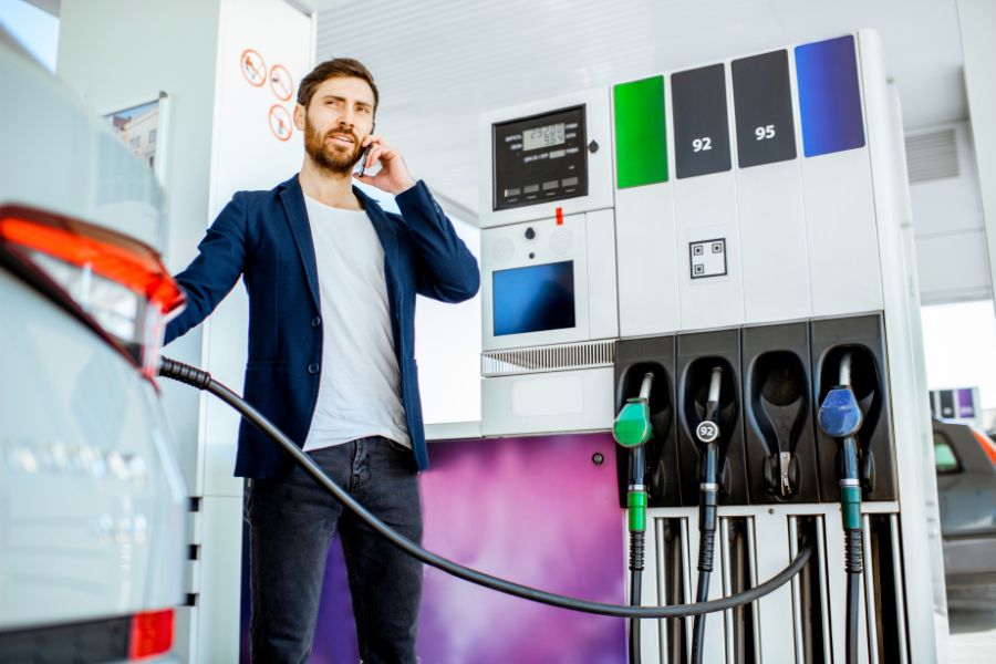 Person refuelling Car