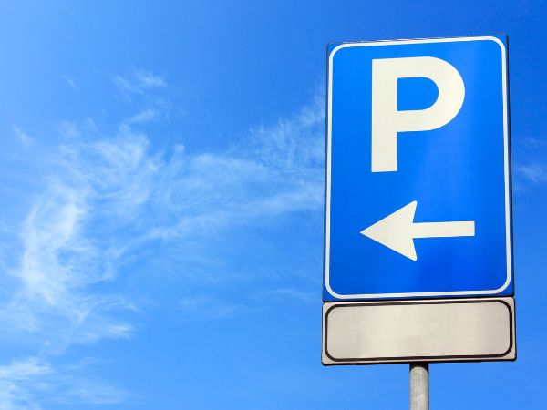 Understanding Parking Rules and Road Signs When Driving a Rental Car in Austria